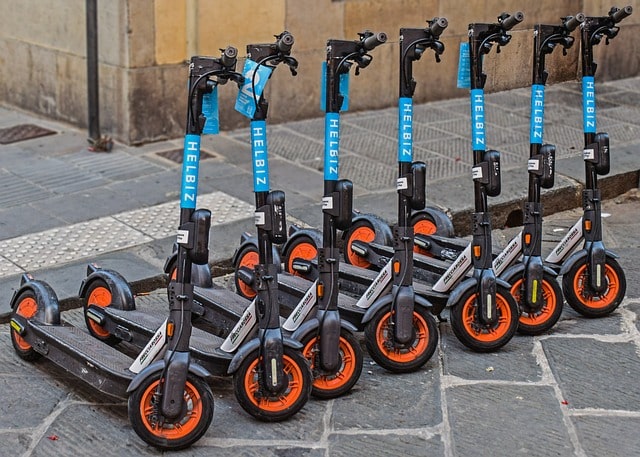 electric-scooters-g146208654_640