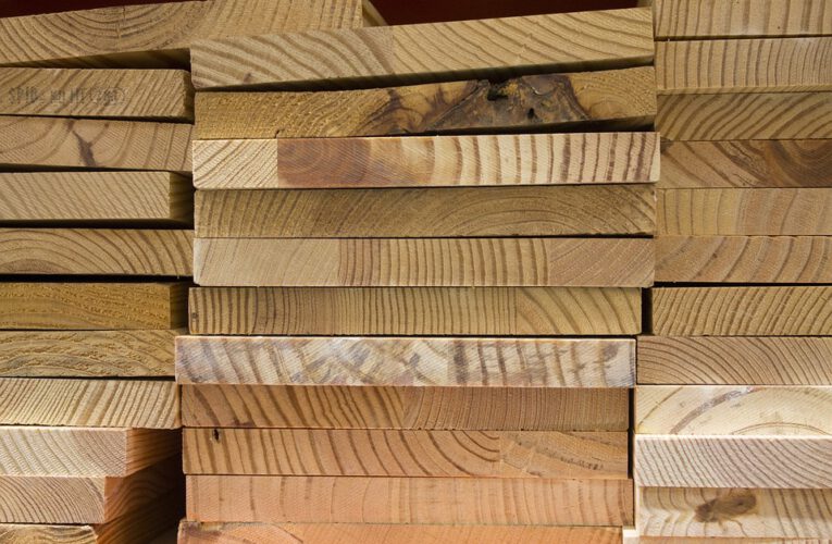 Jakie są wady i zalety stosowania osb 18 mm w konstrukcjach drewnianych?