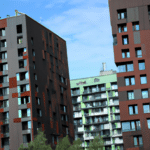 Jakie korzyści niesie inwestowanie w apartamenty w Warszawie?
