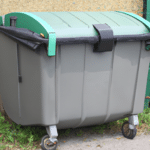 Jakie są zasady dotyczące wyboru i użytkowania kontenera na śmieci w Milanówku?