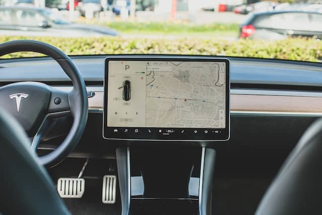 Lokalizatory GPS do samochodu: Analiza pracy kierowcy i pojazdu dzięki zaawansowanym raportom 