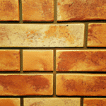 Jak wykonać imitację cegły na ścianę? Przegląd najlepszych metod i narzędzi